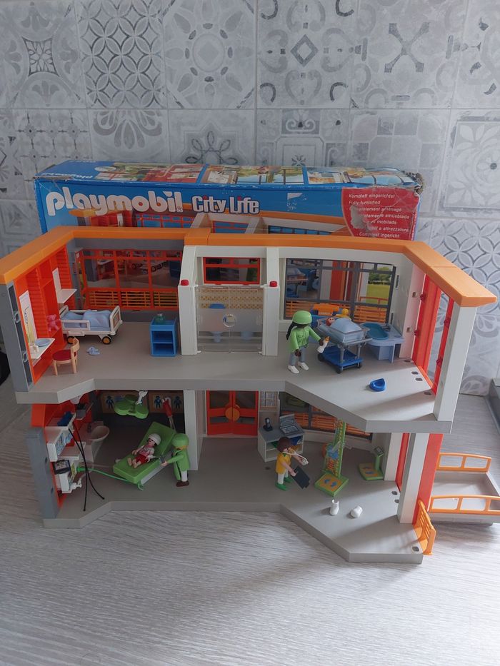 Hopital  playmobil très non état - photo numéro 2
