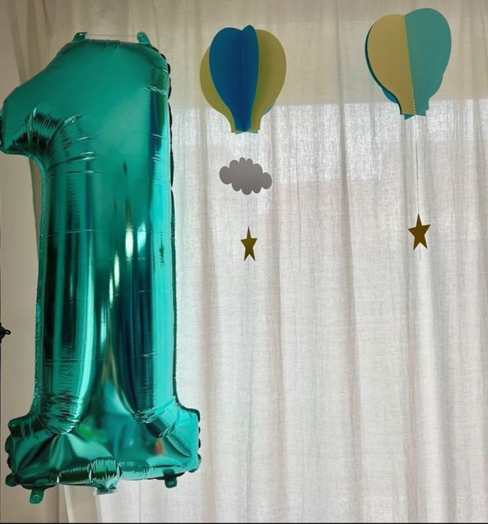 Montgolfières bleu bleu claire jaune guirlandes