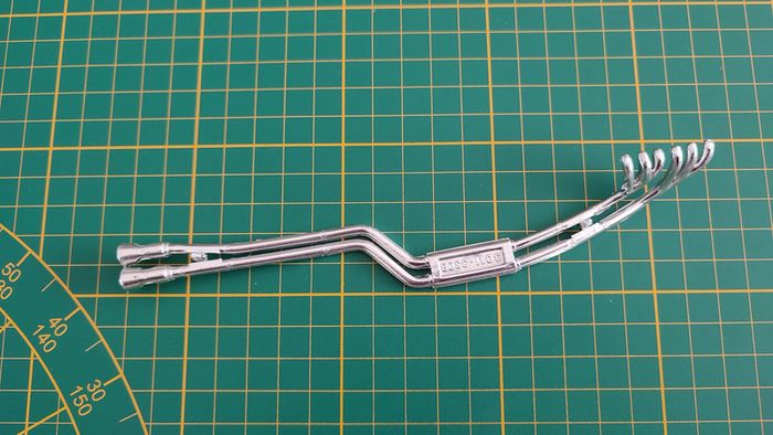 Ligne échappement droite 3011-3308 miniature Bburago Burago Ferrari GTO 1962 1/18 1/18e 1/18ème #C48 - photo numéro 2