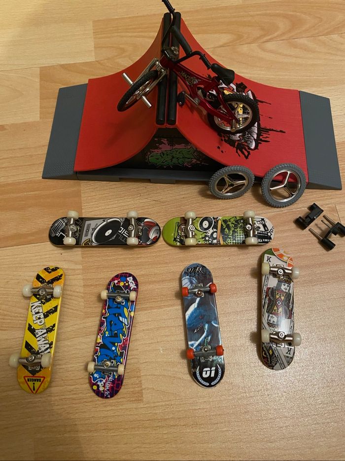 Vélo miniature skate parc et skates