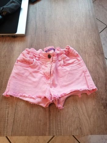 Short fille gémo