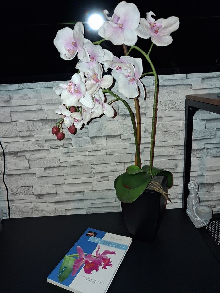 Orchidée artificielle avec livre - photo numéro 4