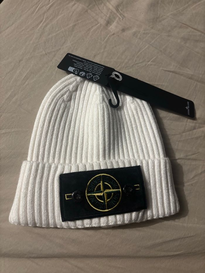 Bonnet blanc neuf avec étiquette