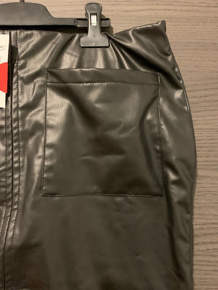 Jupe courte - photo numéro 4