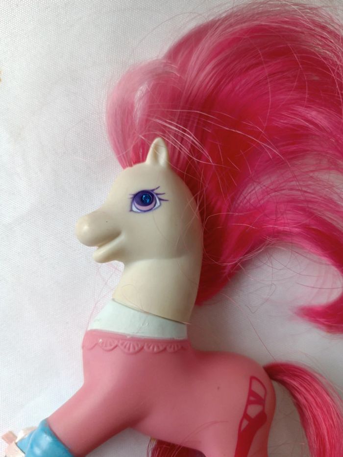 Little Pony petit poney wiki danseuse dance danse rose pink satin slipper hasbro wiki piroetta - photo numéro 11