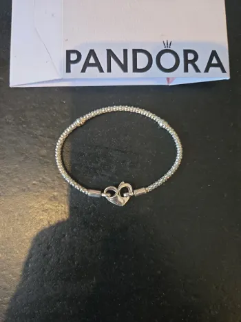 Magnifique bracelet Pandora neuf avec son emballage