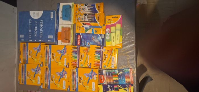 Lot fournitures scolaires - photo numéro 2