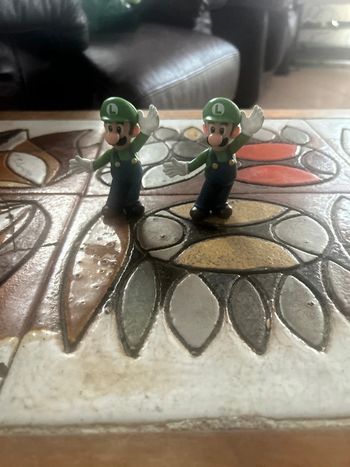 2 figurines Luigi