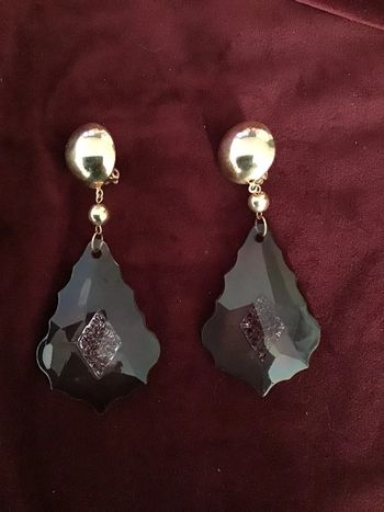 Très beaux clips vintage couture