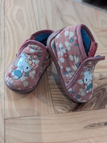 Chausson taille 18 hello ketty