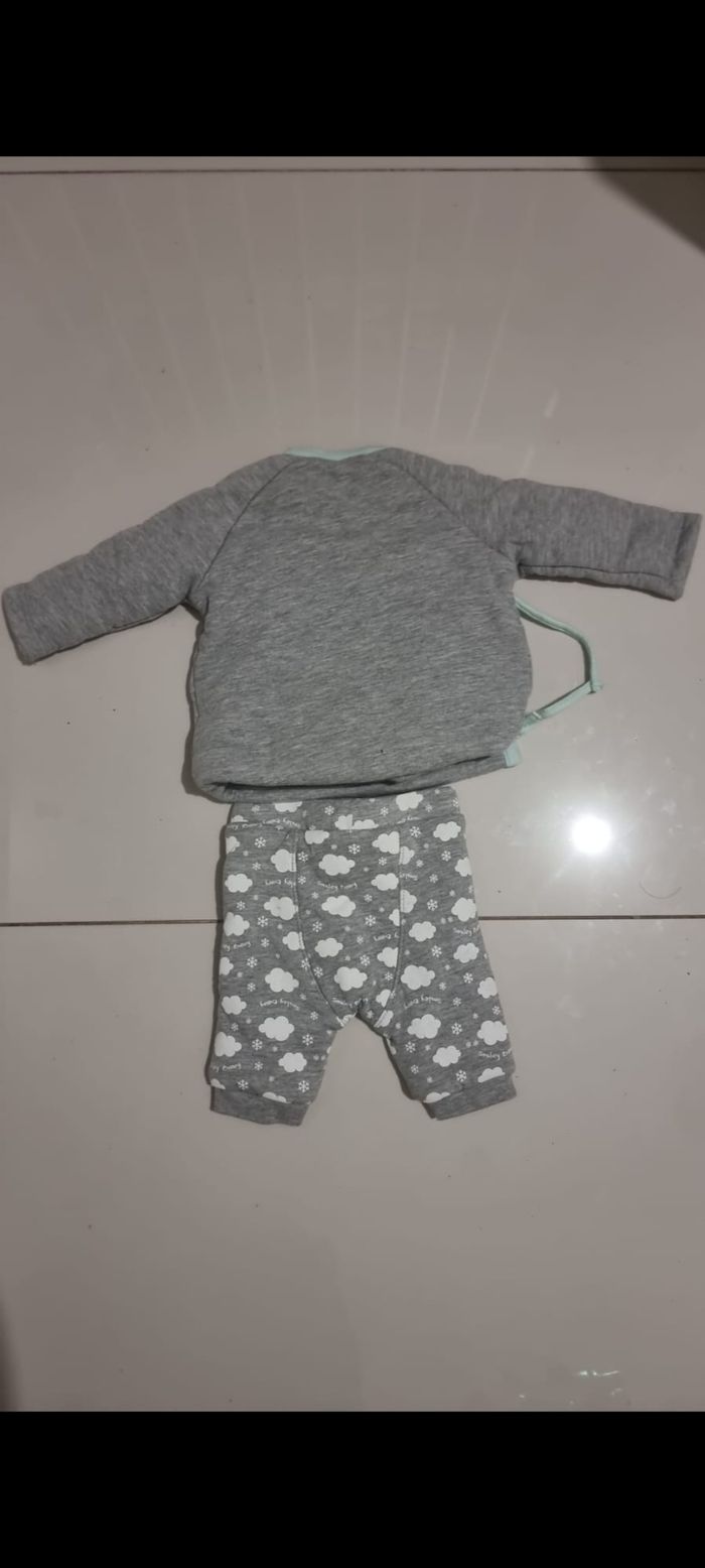 Ensemble bébé taille 1 mois - photo numéro 2