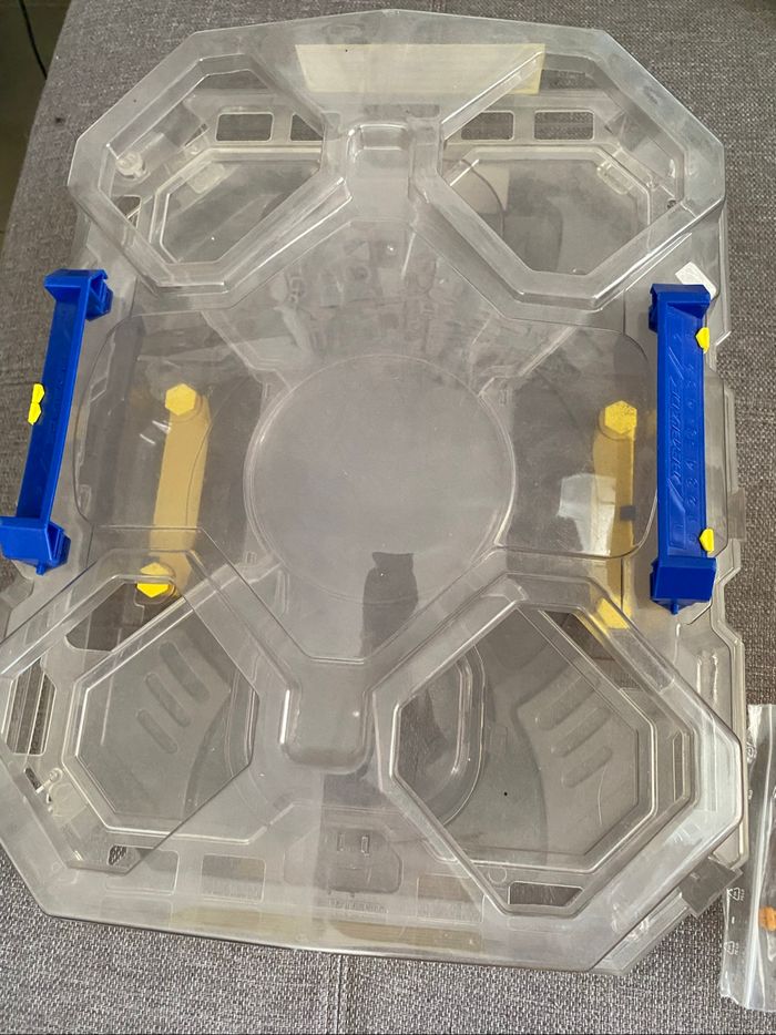 Lot beyblade toupies et arène - photo numéro 2