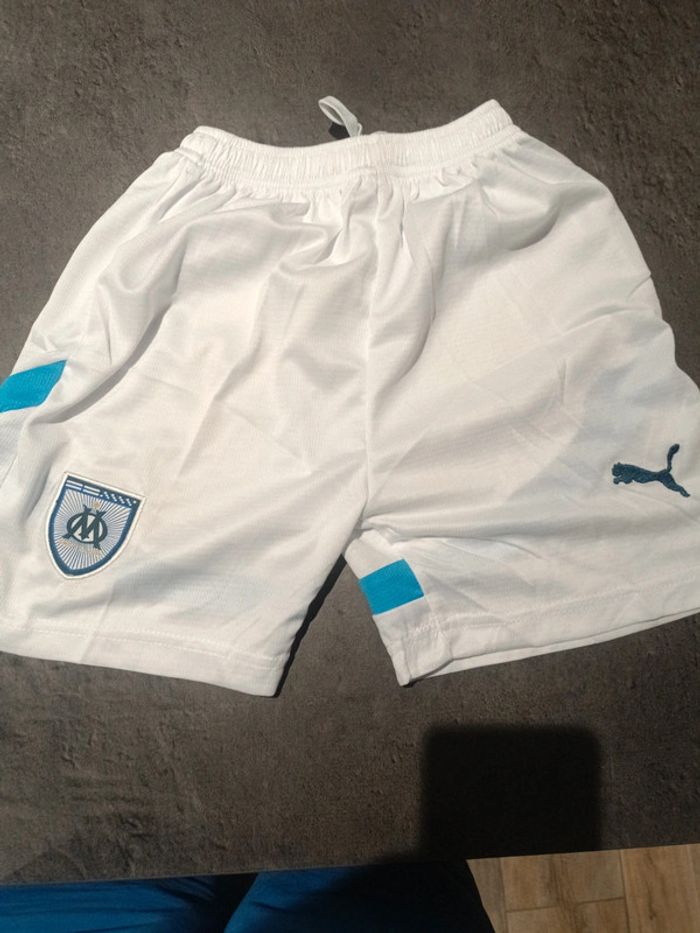 Tenue foot olympique de Marseille blanc. T.24 - photo numéro 3