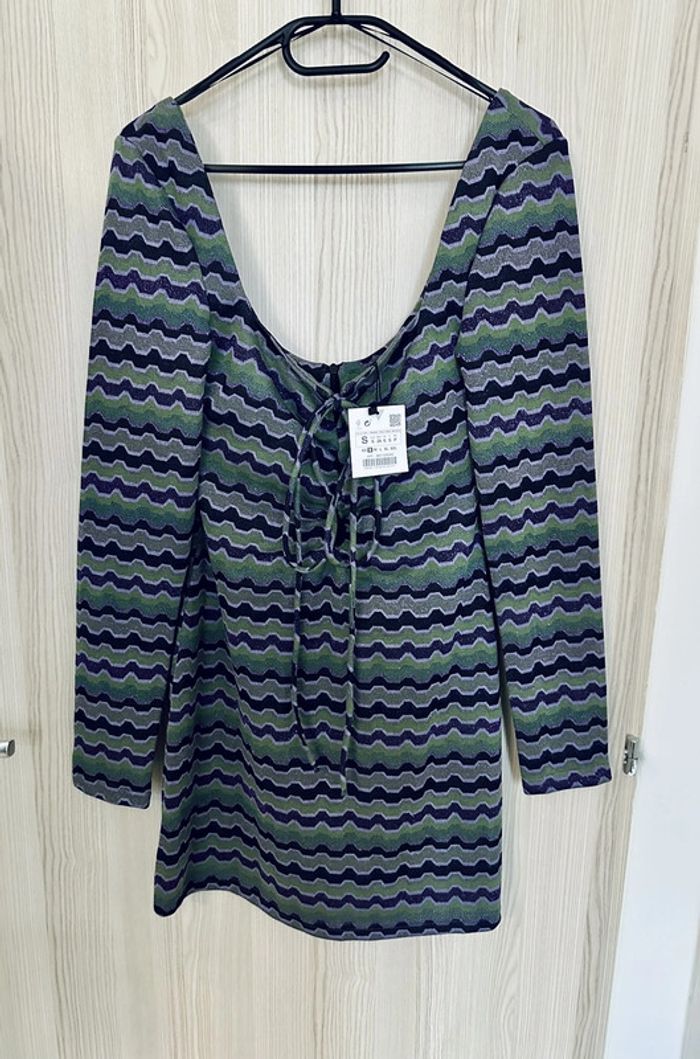 Robe courte manches longues avec ouvertures sur le devant vert et violet taille S ZARA