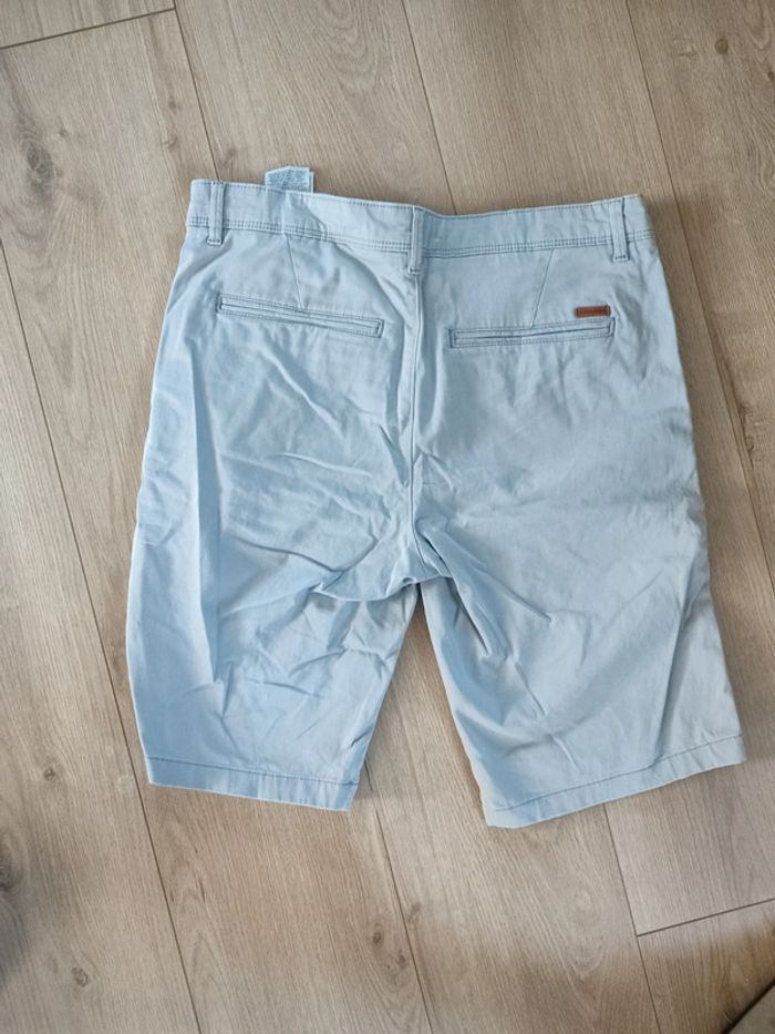 Short gris - photo numéro 4