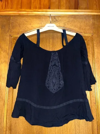Blouse épaule dénudée