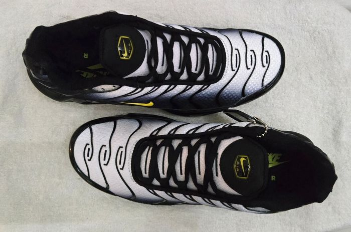Nike Air Max Plus Tn , dans un coloris dégradé noir → gris/bleu avec swoosh jaune.T 40 et 41 - photo numéro 6