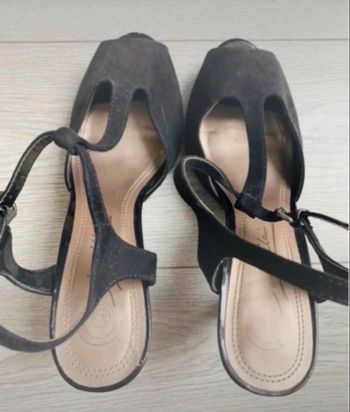 Sandales à talons hauts noires - Style T-strap