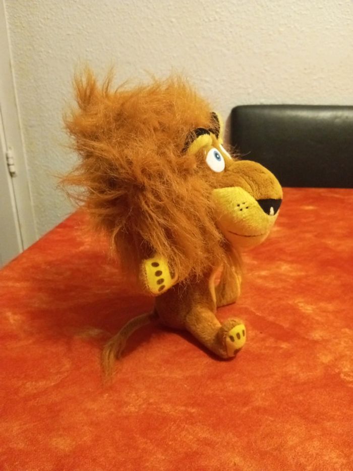 Leon le lion de Madagascar, en très bon état - photo numéro 2