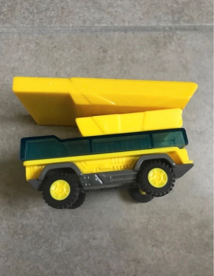 véhicule / camion de chantier 2016 McDonald’s en 5 parties à assembler - photo numéro 2