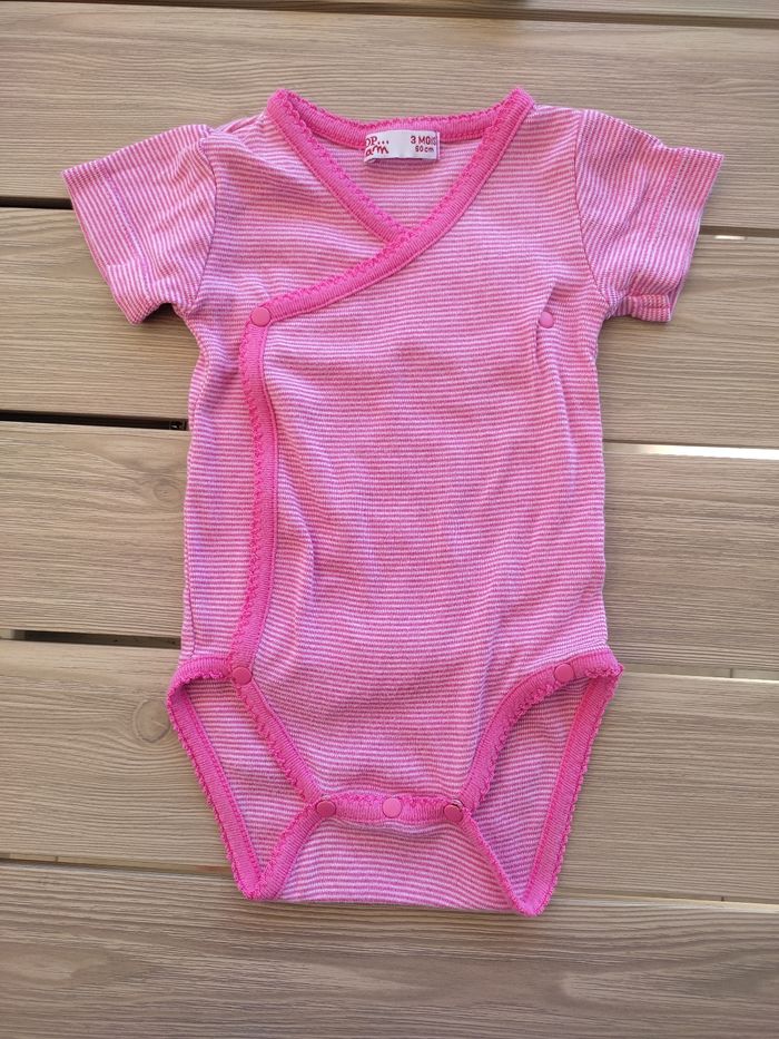 Lot 6 bodies taille 3 mois - photo numéro 3