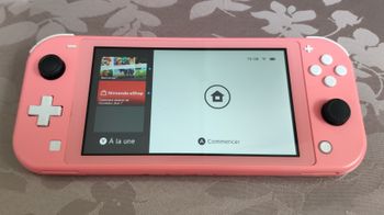 Nintendo Switch lite rose corail