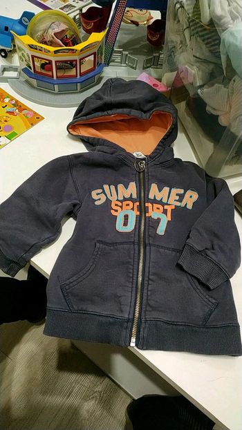Sweat zippé à capuche bleu marine et orange