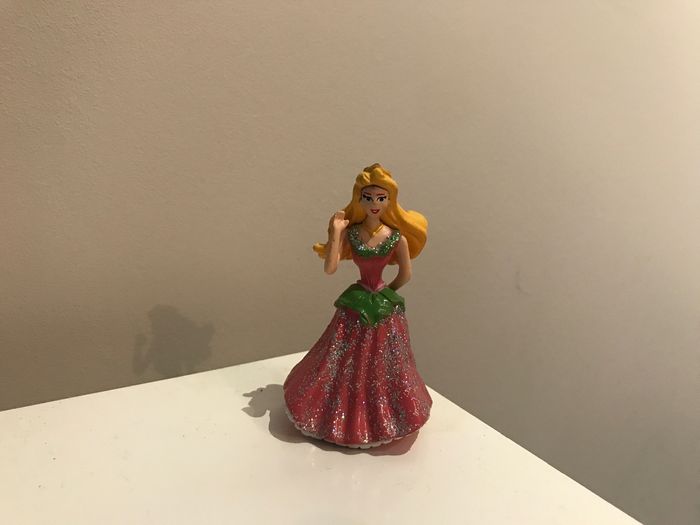 Figurine aurore la belle au bois dormant