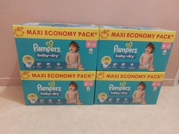 4 Maxi Économique pack de 108 couches baby dry taille 4.
432 couches au tot