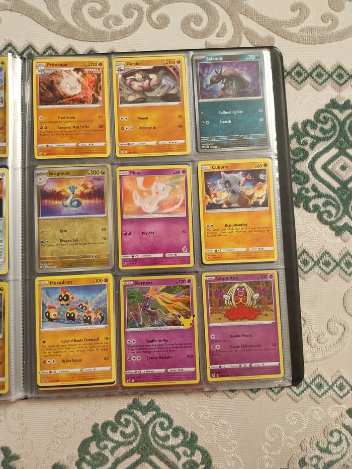 Livre rempli de carte pokémon - photo numéro 9