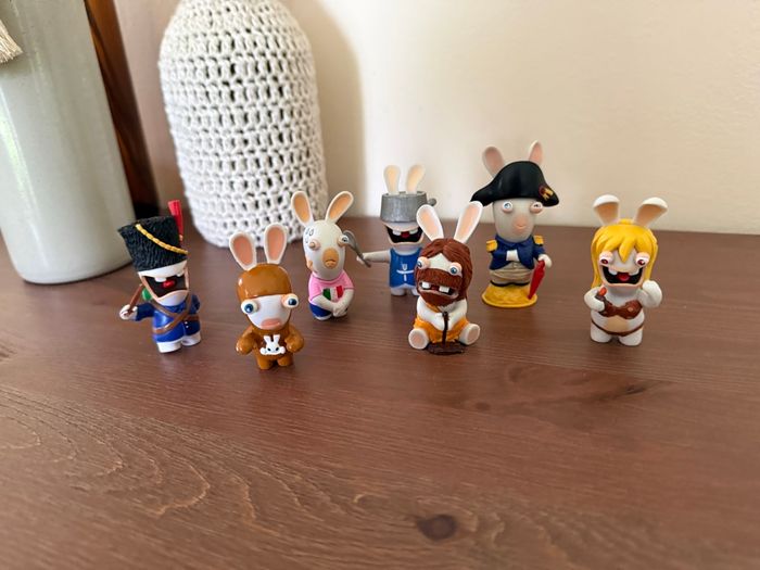 Lot de figurines lapins crétins
