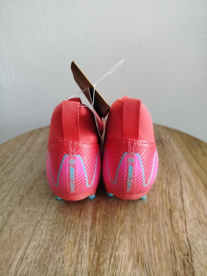 Crampons Nike T 33 - photo numéro 7