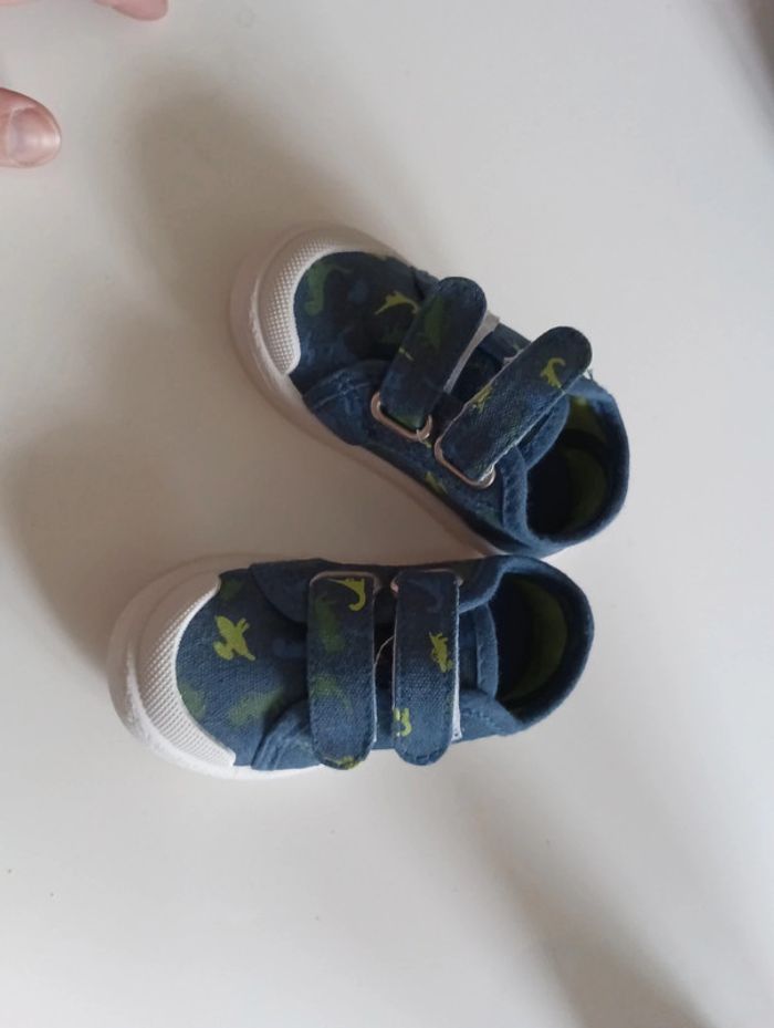 Chaussure basket en toile a scratch dinosaure taille 20 - photo numéro 2