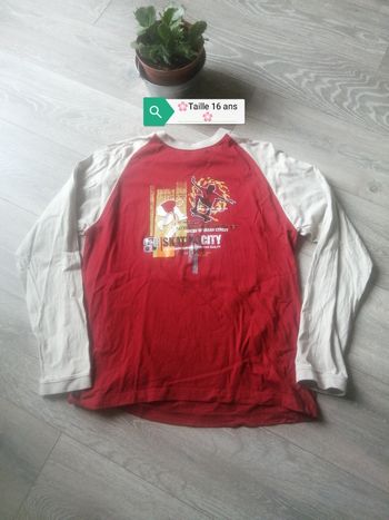 🌸Tee-shirt manches longues rouge et beige skater Taille 16 ans 🌸