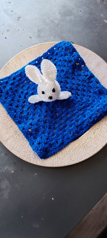 Doudou lapin crochet