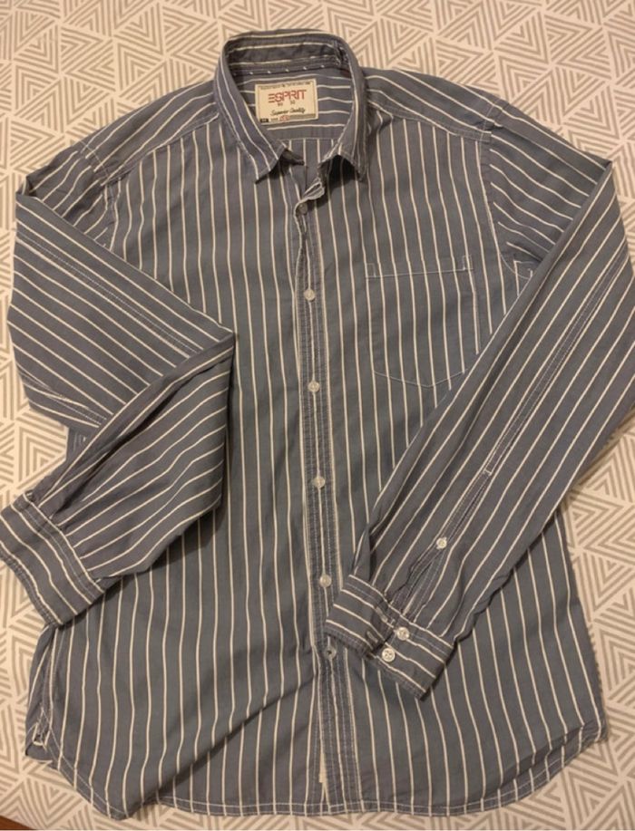 Belle chemise bleue à rayures blanches • Esprit