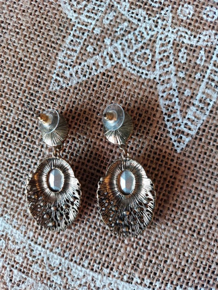 Boucles d'oreilles Camaïeu pierre rouge - photo numéro 3