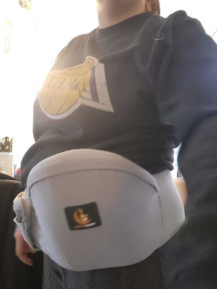 Porte bebe position assie - photo numéro 8