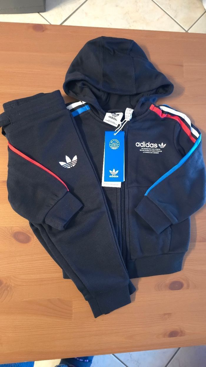NEUF  (non porté)🏷🥰😍💙 SUPERBE  survetement ADIDAS 18 mois (86cm) garçon  (ferme) 😍🥰💙