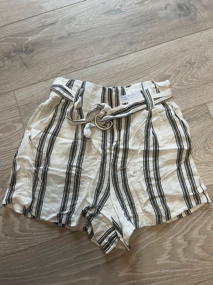 Short à rayures
