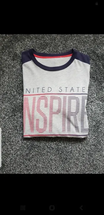 Tee shirt taille M  find
Impeccable