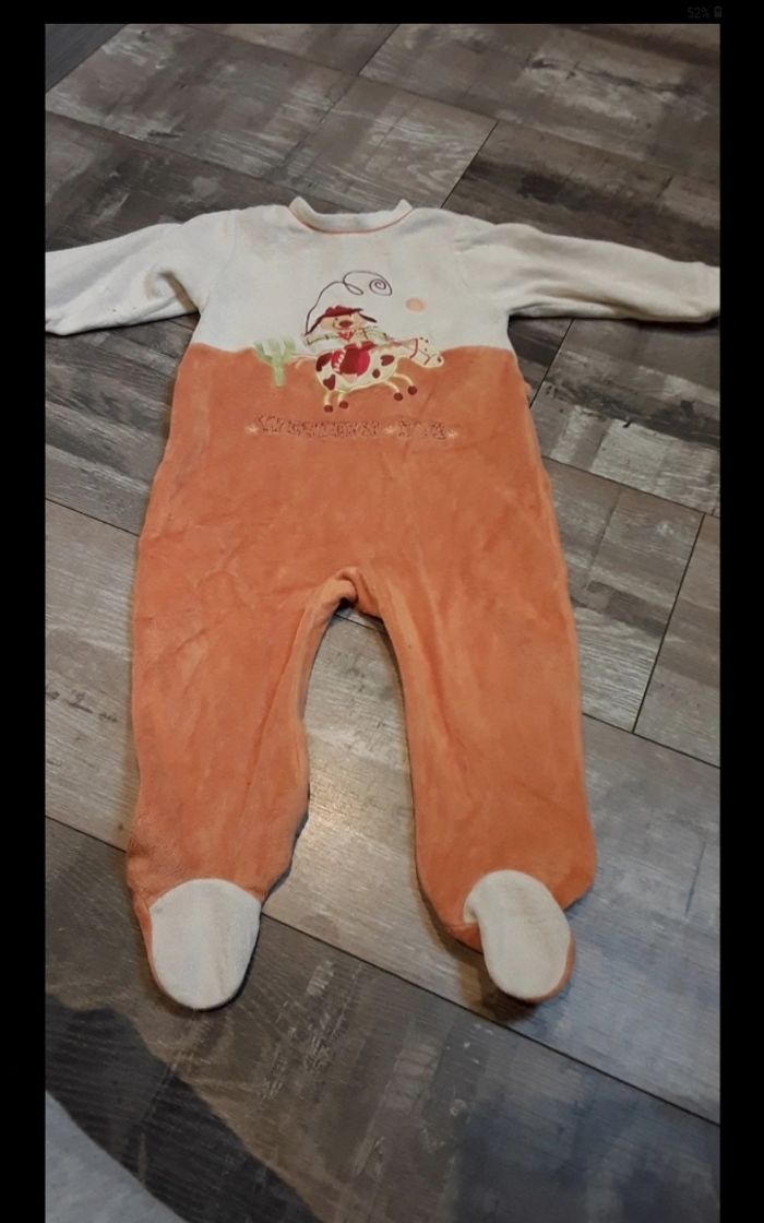 Grenouillere orange et crème avec cowboy
