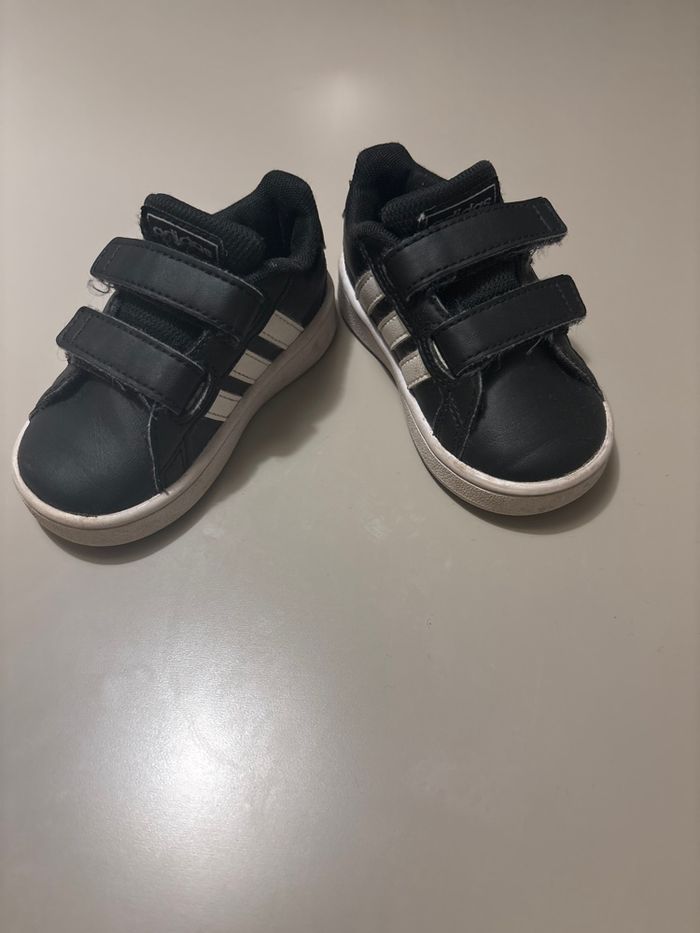Basket bébé adidas