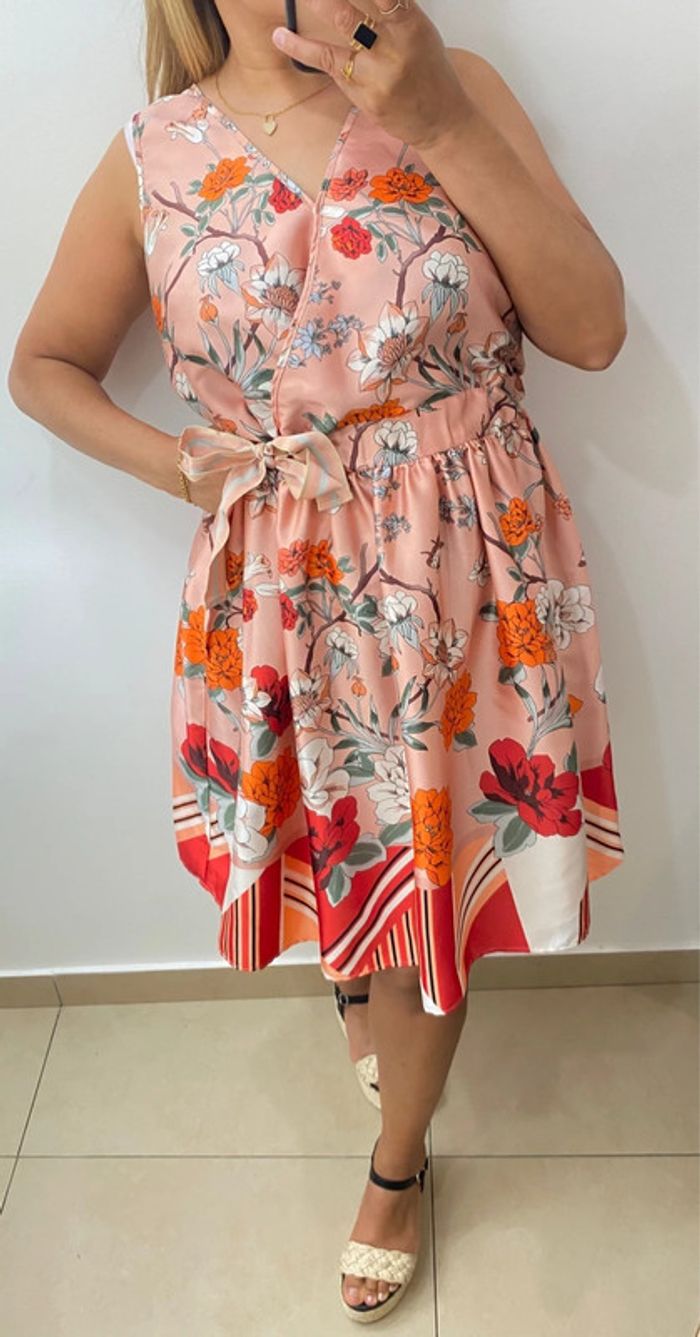 Robe D’été Satinée Imprimée Fleurs Taille 40 - photo numéro 6