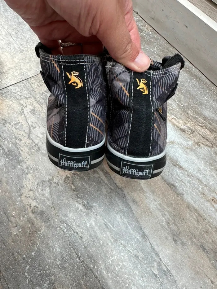 Basket montante Harry Potter 33 à carreaux gris et noir poufsouffle Hufflepuff - photo numéro 11