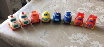 Lot 8 voitures plastique