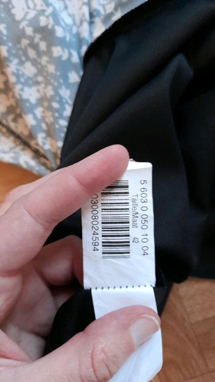 Robe noir avec superposition - photo numéro 4