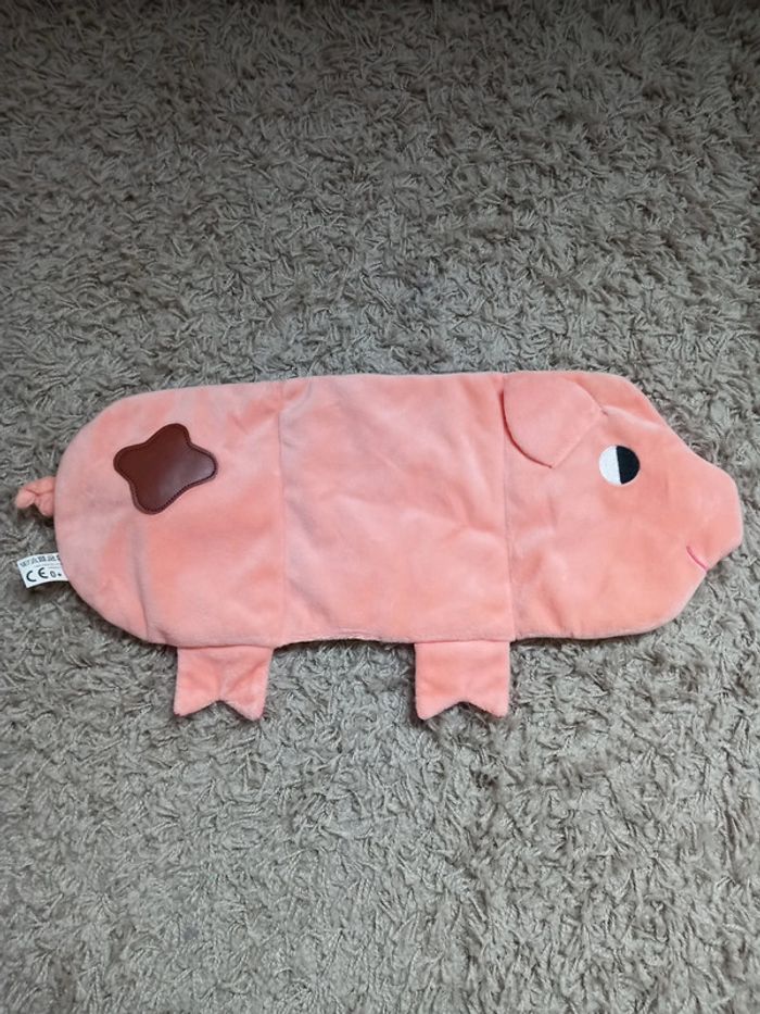 Livre en tissus Un petit cochon pendu au plafond excellent état