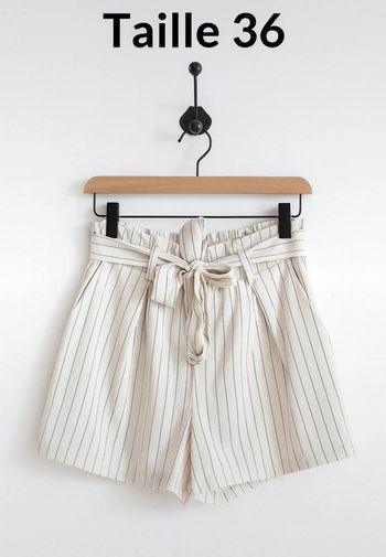 Short taille haute blanc à rayures noires 🩳