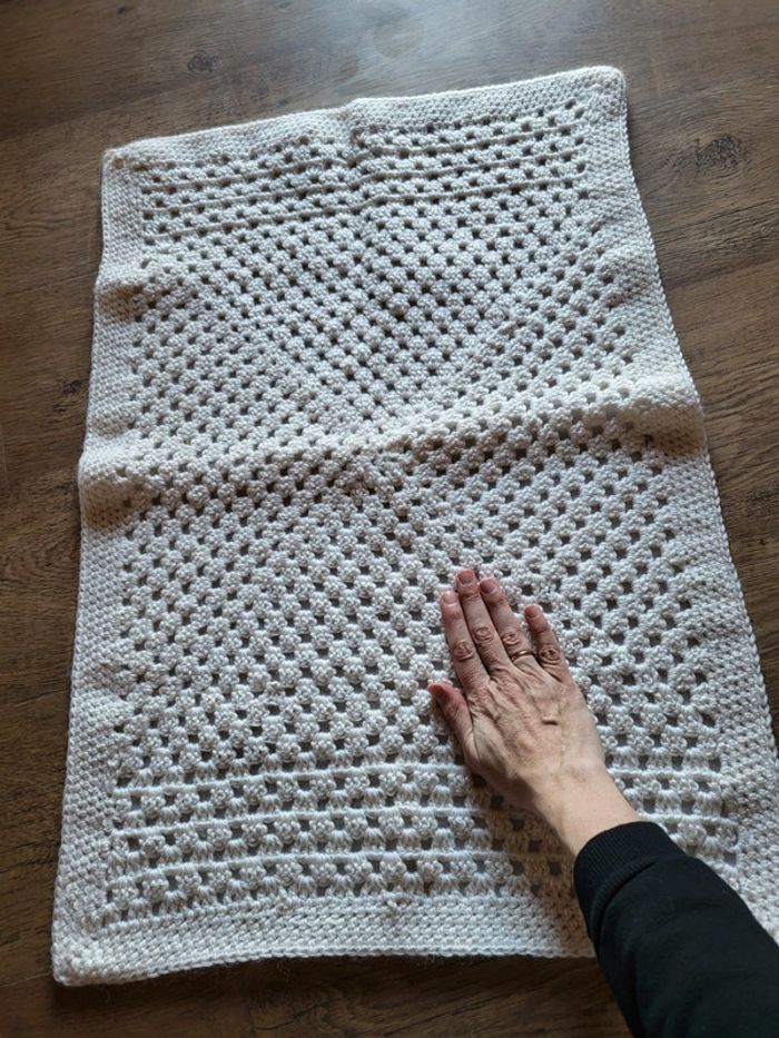 Couverture dessus de lit enfant bébé neuve au crochet - photo numéro 3